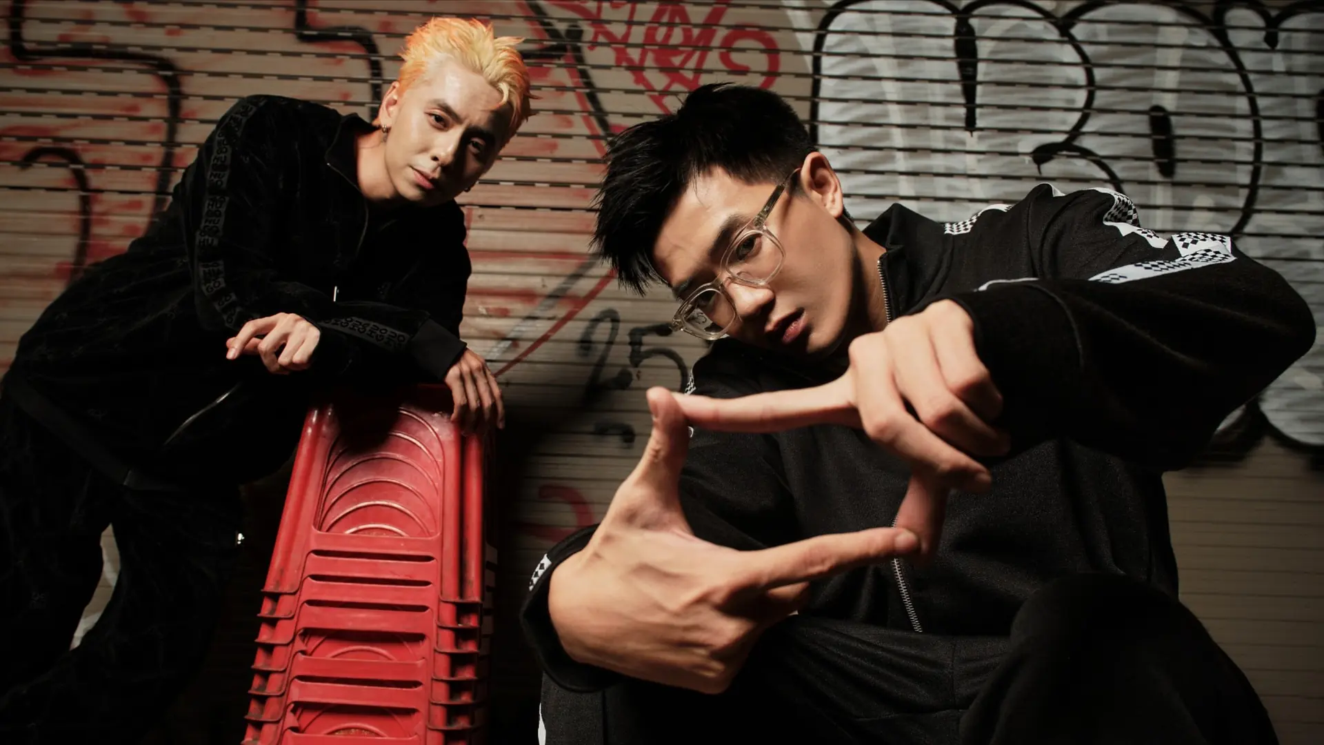 OSAD 'thoát kén' với album đầu tay